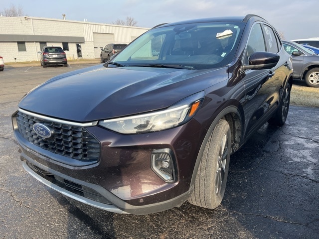 2023 Ford Escape Platinum's photo