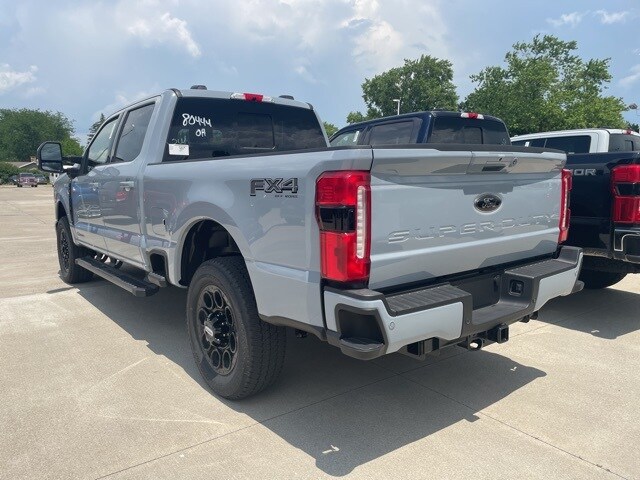 2025 Ford F-250 photo 2