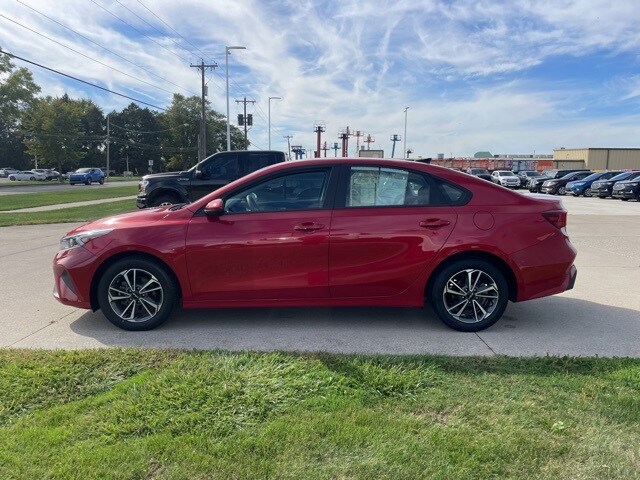 2023 Kia Forte LXS photo 4