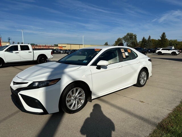 2023 Toyota Camry SE photo 3