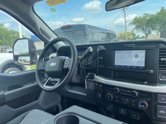 2025 Ford F-350 photo 3