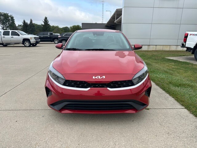 2023 Kia Forte LXS photo 2