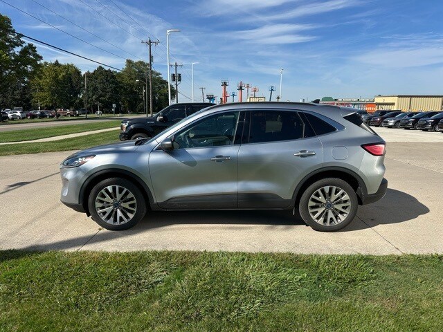 2022 Ford Escape Titanium photo 2