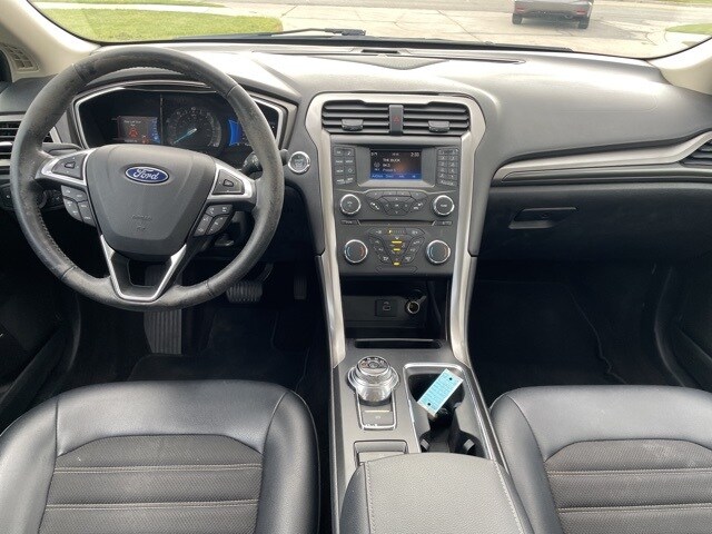 2017 Ford Fusion Hybrid SE photo 3