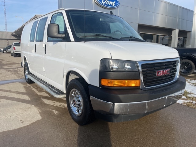2023 GMC Savana Cargo 1WT's photo