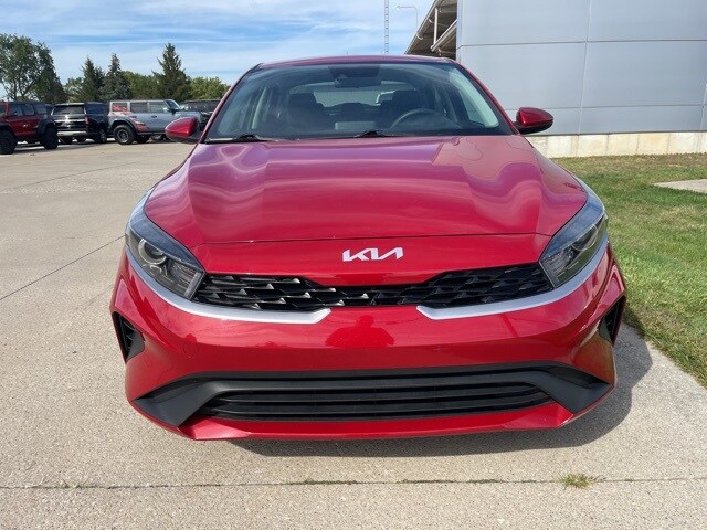 2023 Kia Forte LXS photo 2
