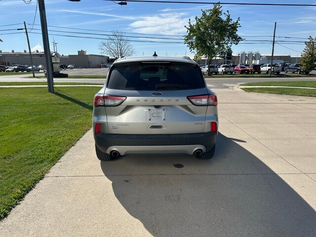 2022 Ford Escape Titanium photo 4