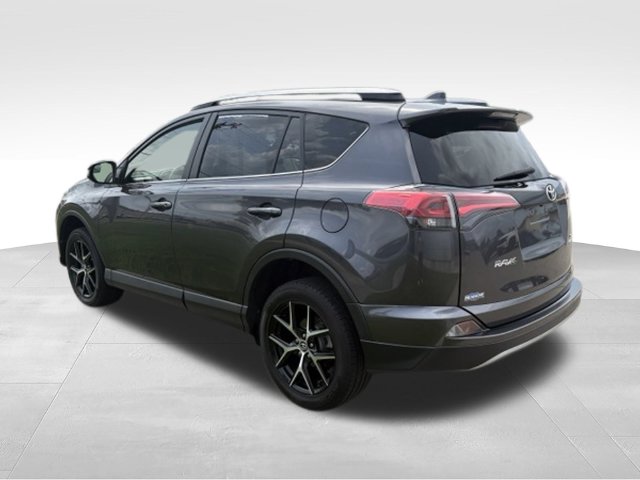 Used 2018 Toyota RAV4 SE with VIN JTMJFREV0JJ718011 for sale in Archbold, OH