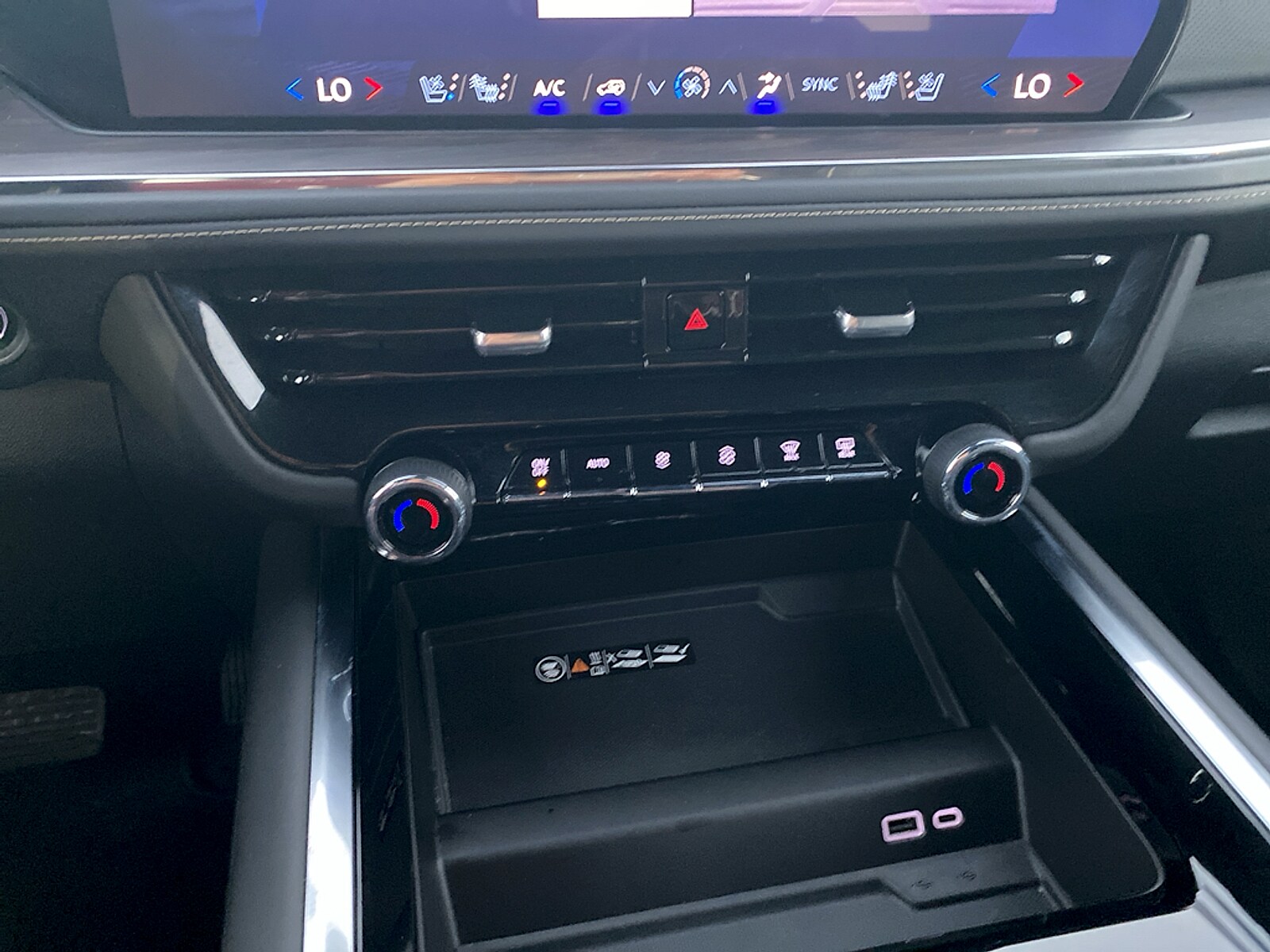 2025 Chevrolet Suburban Premier - Photo 27