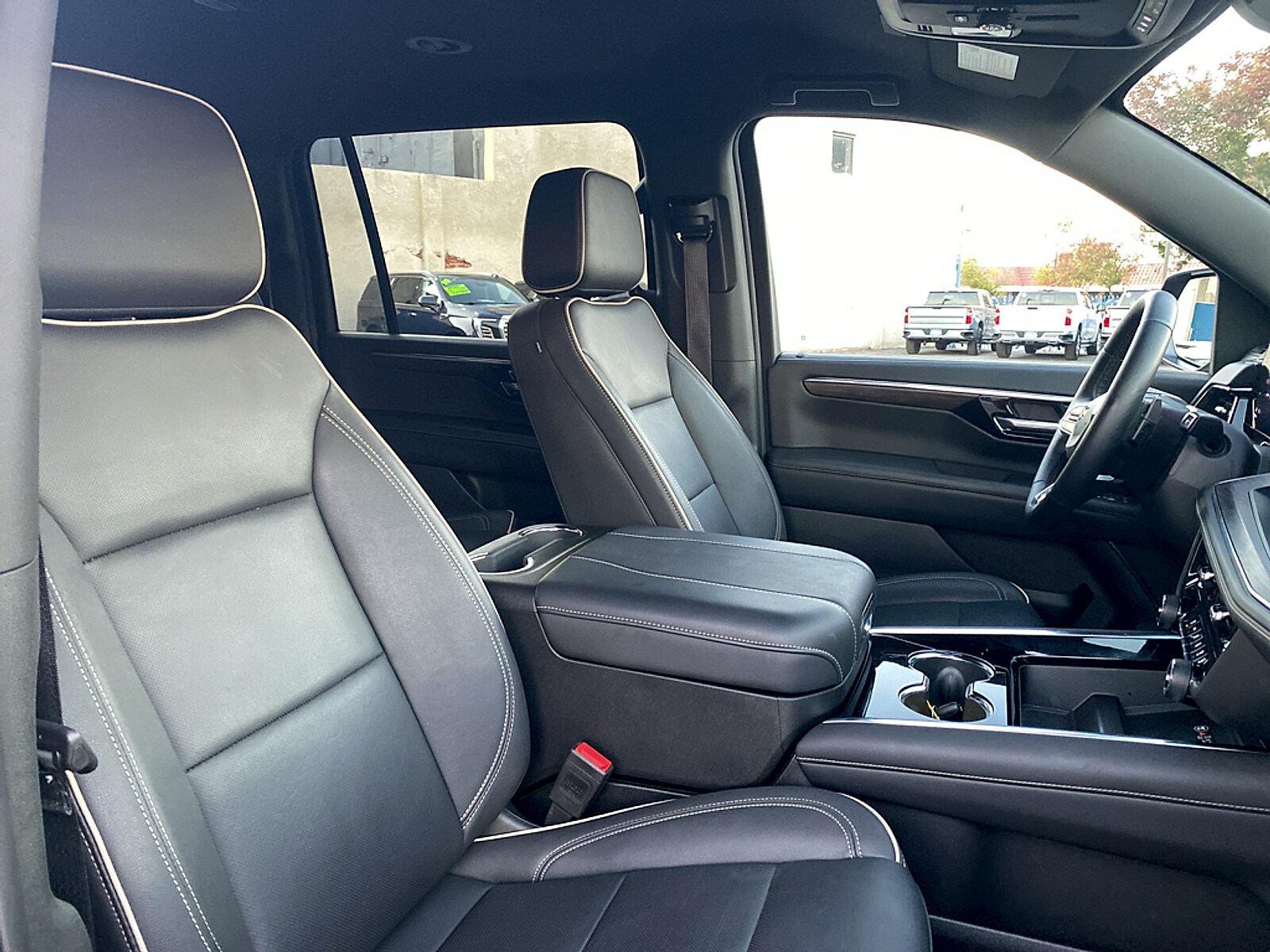 2025 Chevrolet Suburban Premier - Photo 17