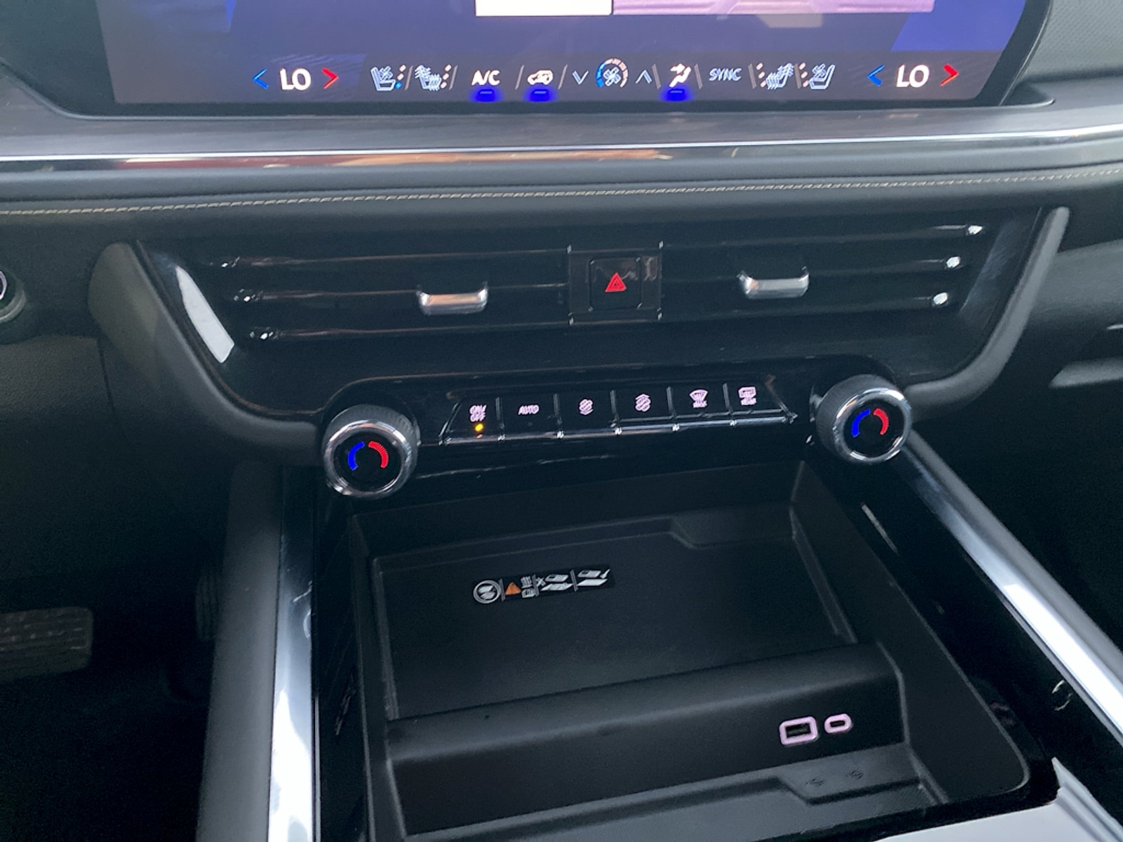 2025 Chevrolet Suburban Premier - Photo 26