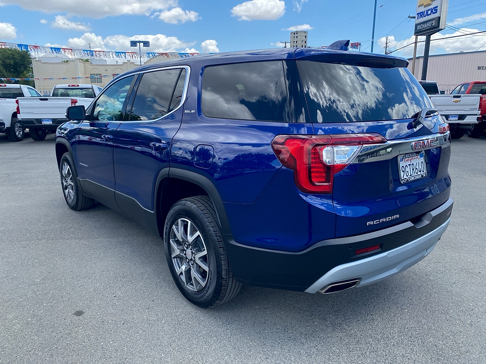 2023 GMC Acadia SLE - Photo 8
