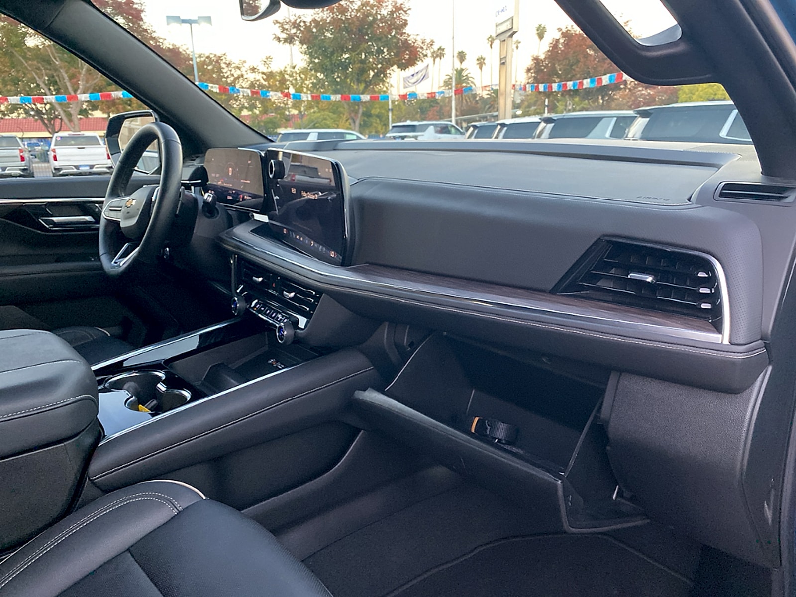 2025 Chevrolet Suburban Premier - Photo 19