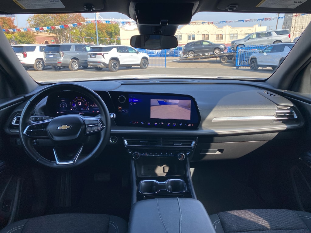 Used 2025 Chevrolet Traverse LT SUV