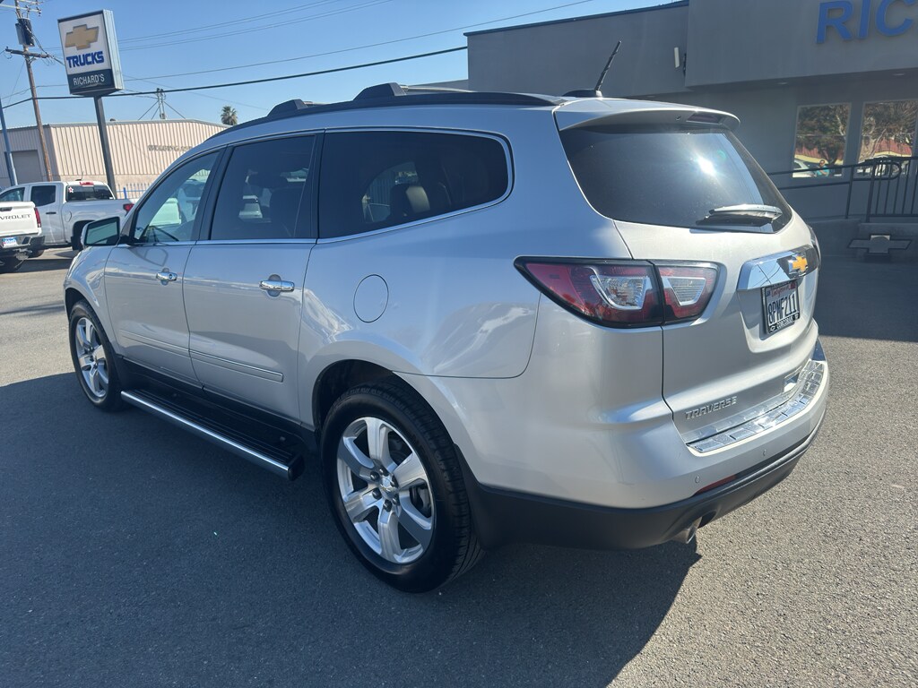 2017 Chevrolet Traverse Premier photo 2