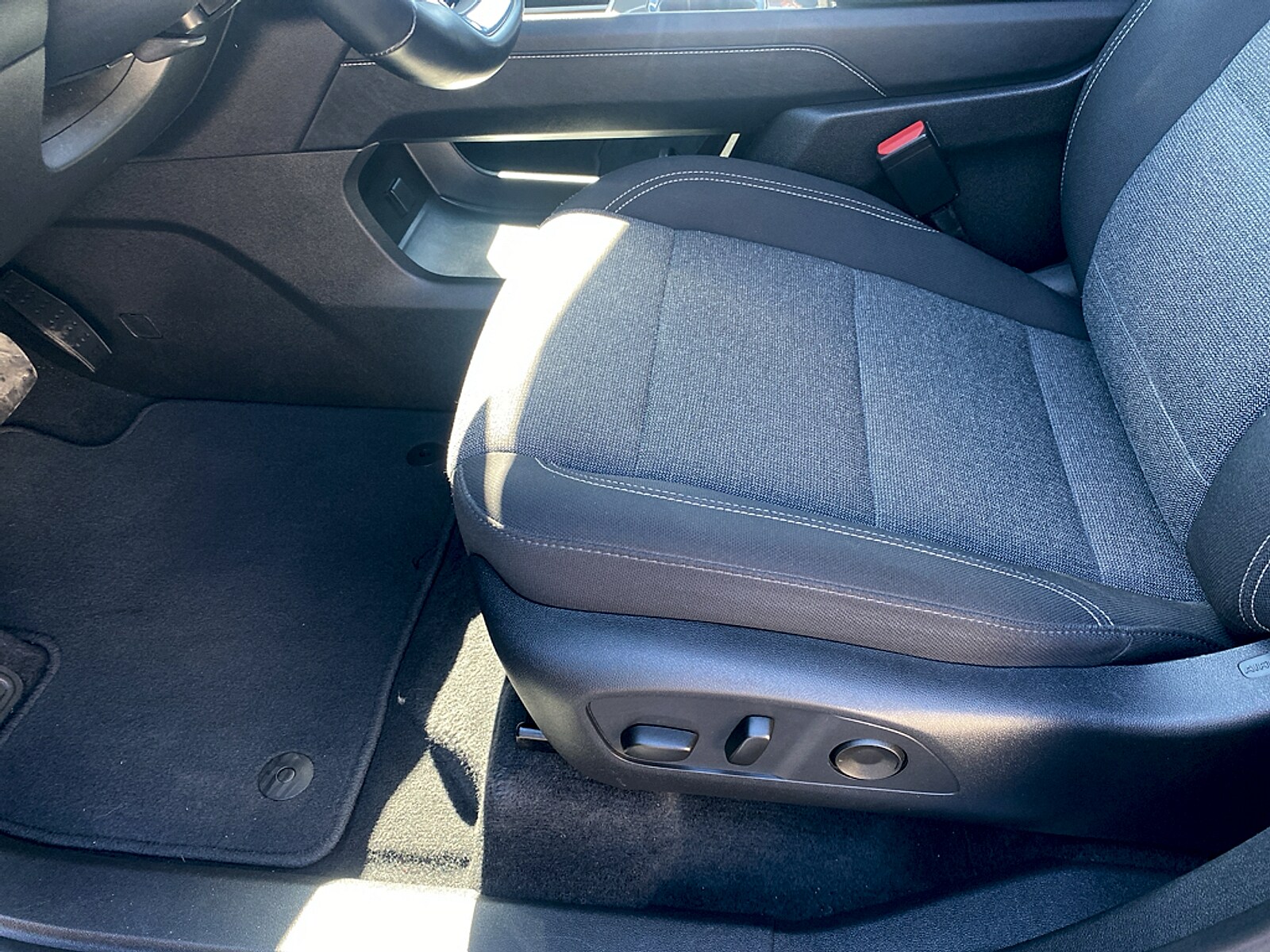 2025 GMC Acadia Elevation - Photo 21