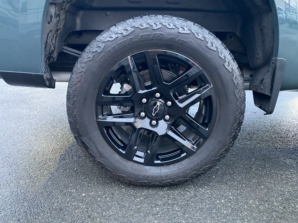 2025 Chevrolet Silverado 1500 LT Trail Boss photo 2