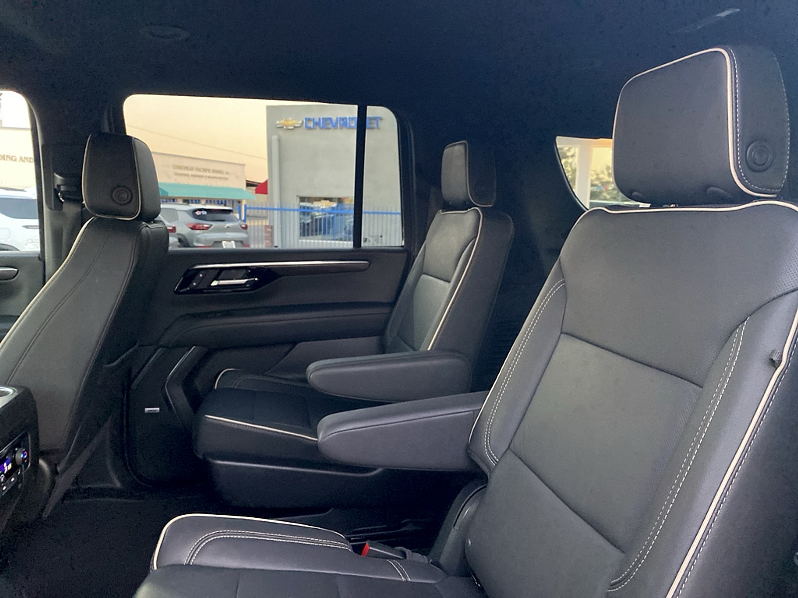 2025 Chevrolet Suburban Premier - Photo 20