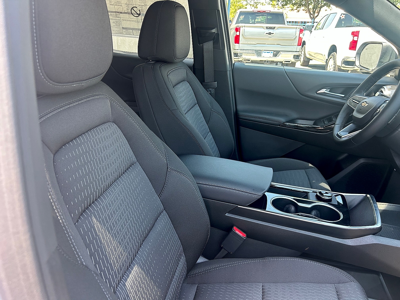 2027 Chevrolet Equinox LT - Photo 32