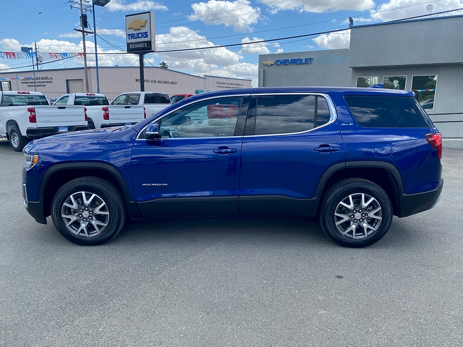 2023 GMC Acadia SLE - Photo 3