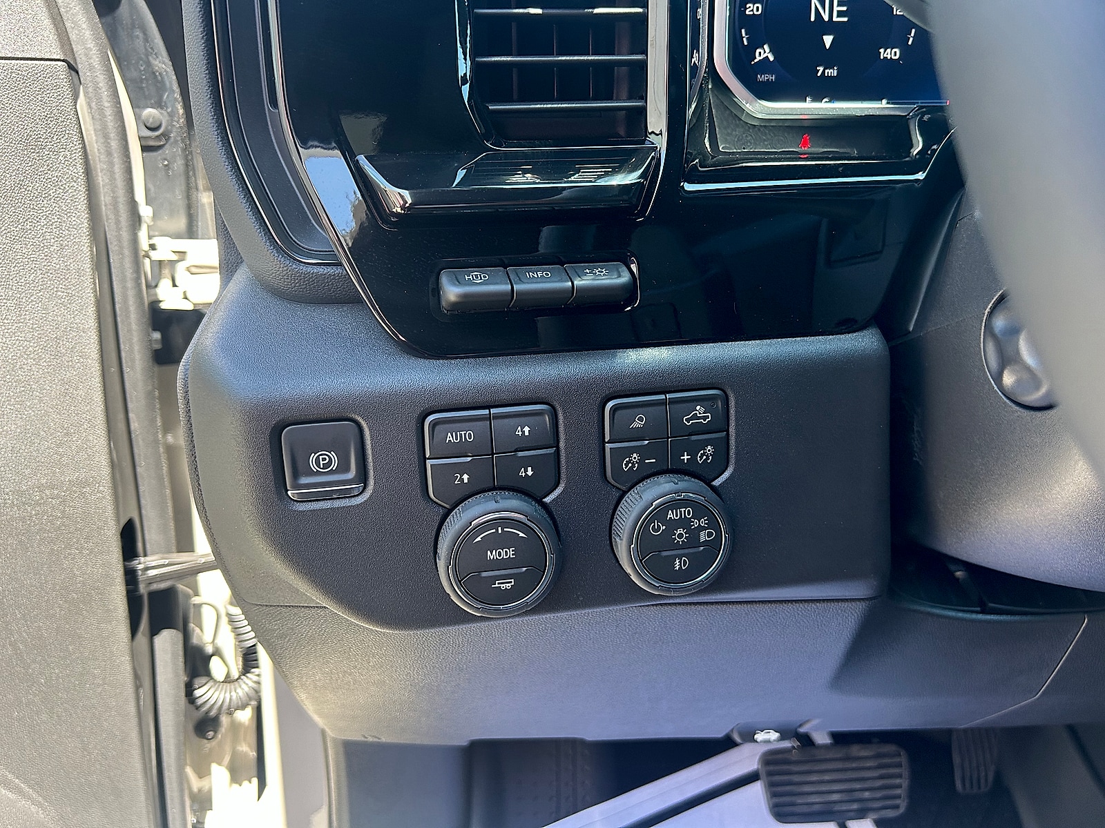 2026 Chevrolet Silverado 1500 ZR2 - Photo 18