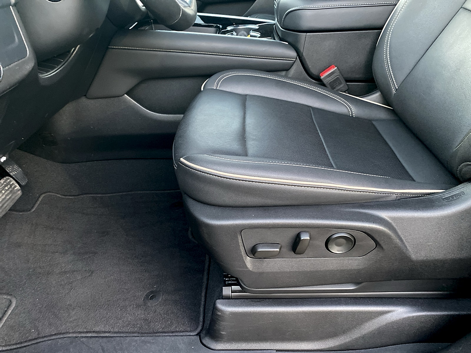 2025 Chevrolet Suburban Premier - Photo 22