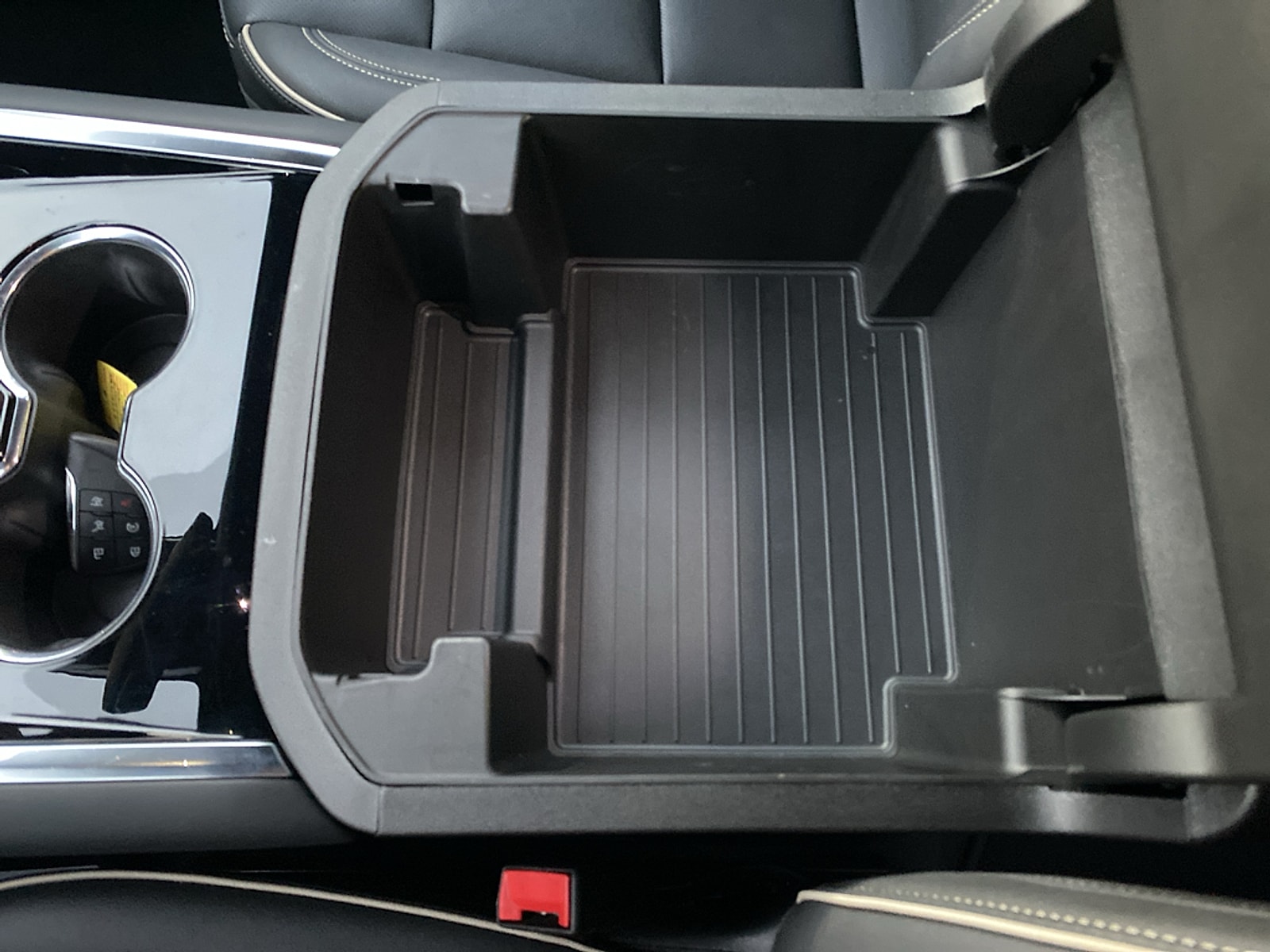 2025 Chevrolet Suburban Premier - Photo 30