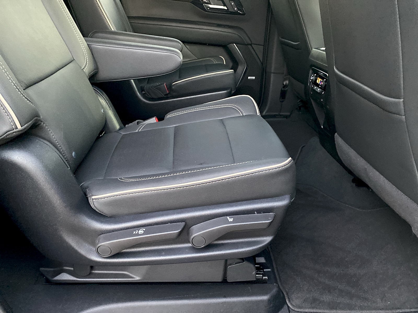 2025 Chevrolet Suburban Premier - Photo 14