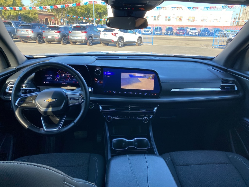 Used 2025 Chevrolet Traverse LT SUV