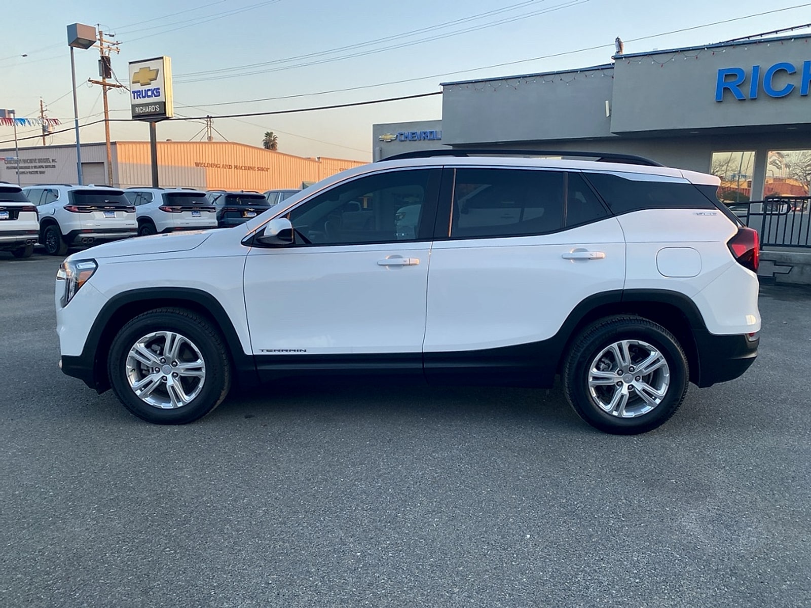 Used 2022 GMC Terrain SLE with VIN 3GKALMEV4NL281774 for sale in Corcoran, CA