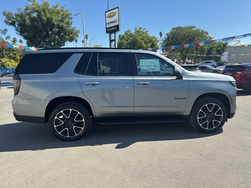 2025 Chevrolet Tahoe RST photo 4