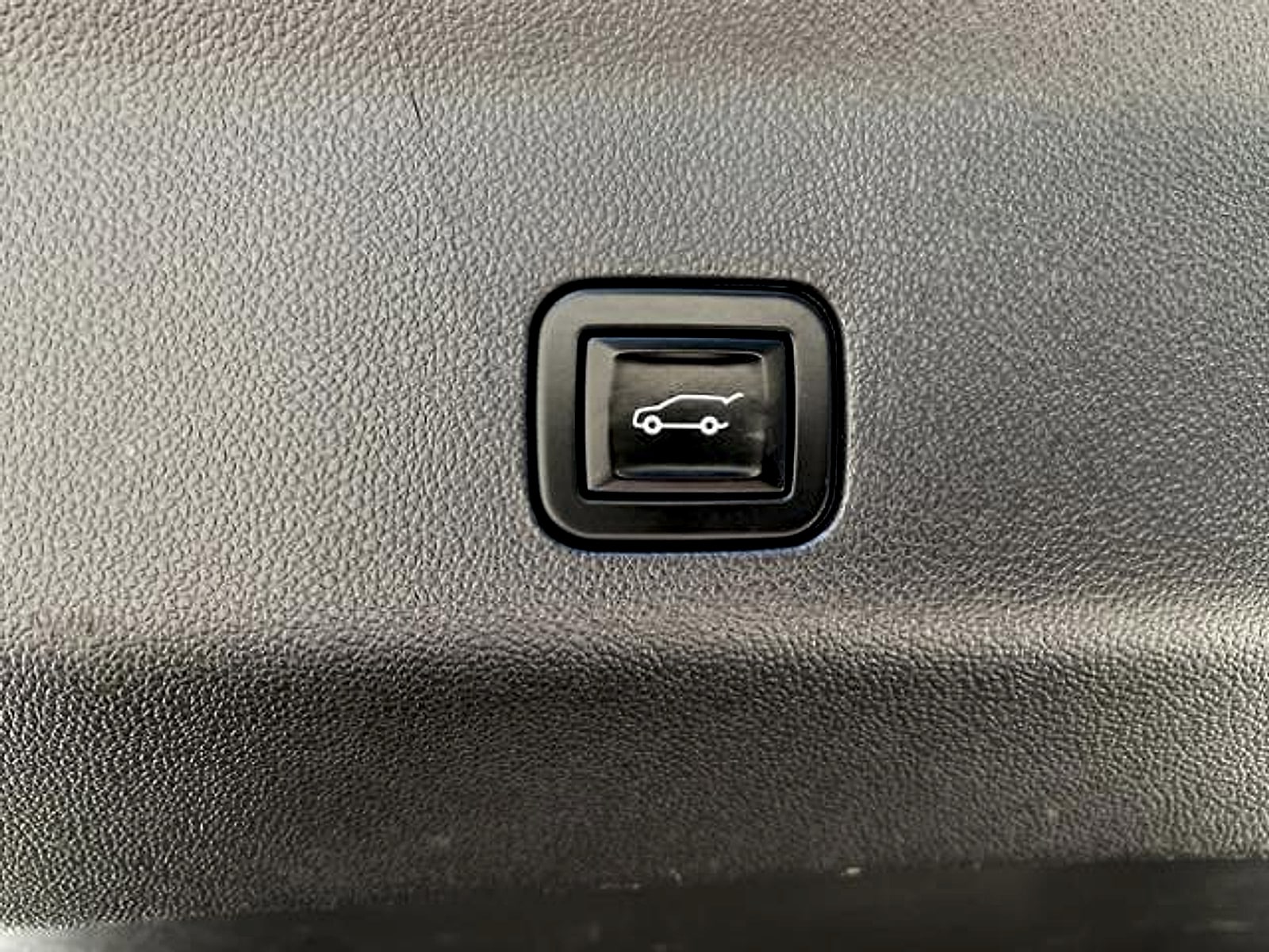 2021 Chevrolet Tahoe LT - Photo 18