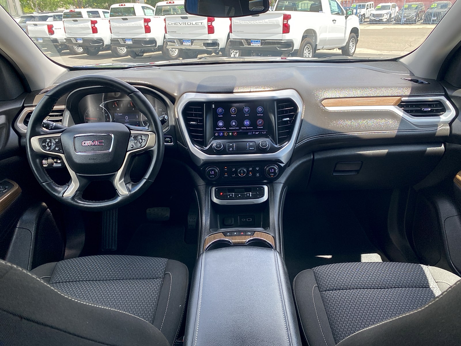 2023 GMC Acadia SLE - Photo 9