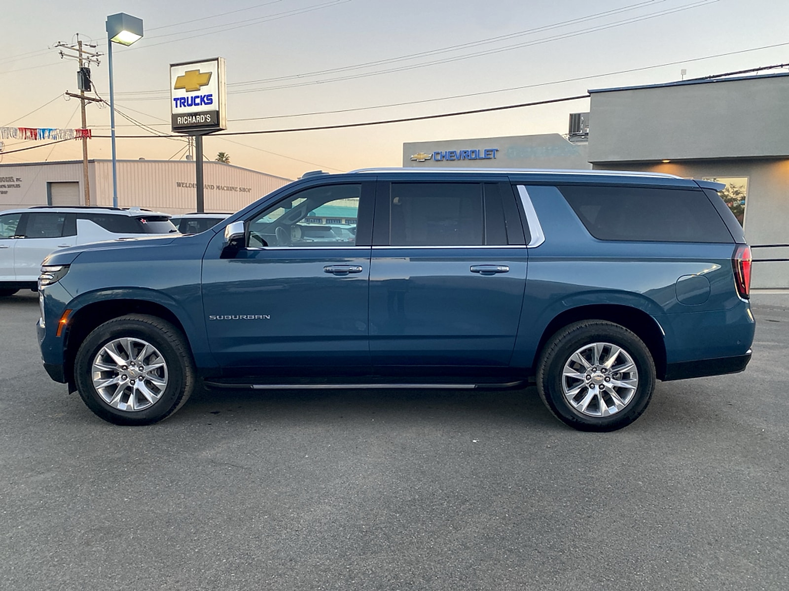 2025 Chevrolet Suburban Premier - Photo 6