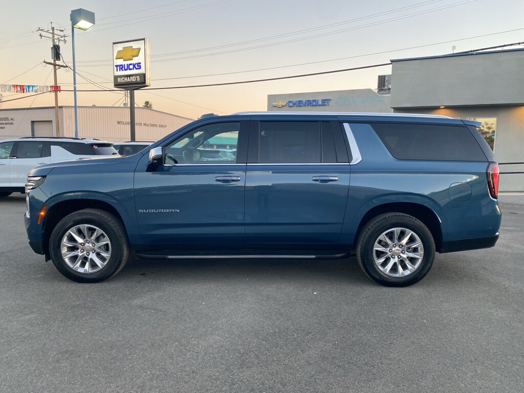 2025 Chevrolet Suburban Premier photo 4