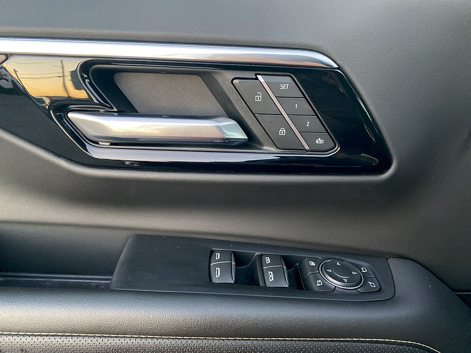 2025 Chevrolet Suburban Premier - Photo 21