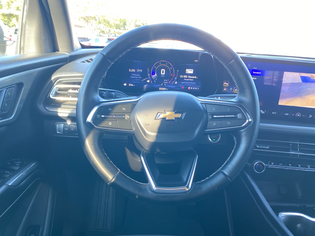 Used 2025 Chevrolet Traverse LT SUV