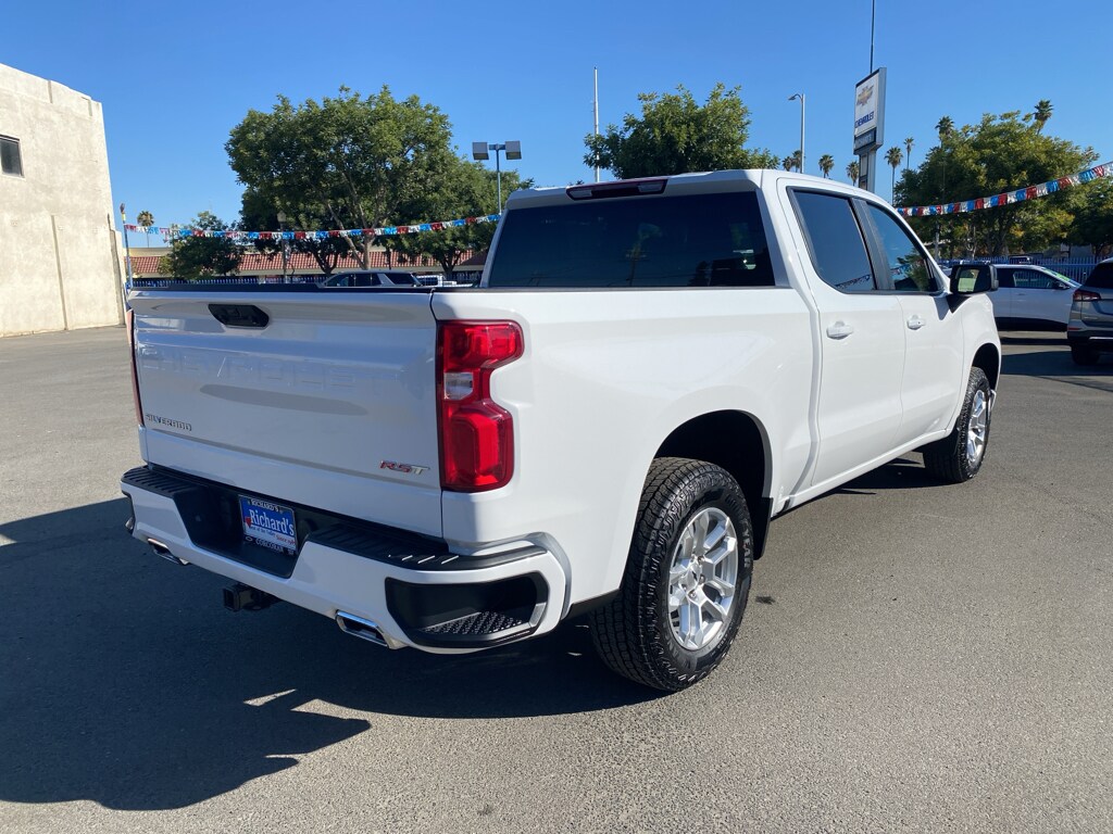 2025 Chevrolet Silverado 1500 RST photo 3