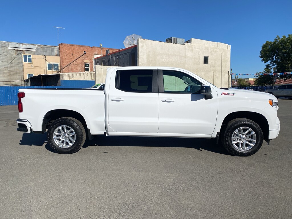 2025 Chevrolet Silverado 1500 RST photo 2