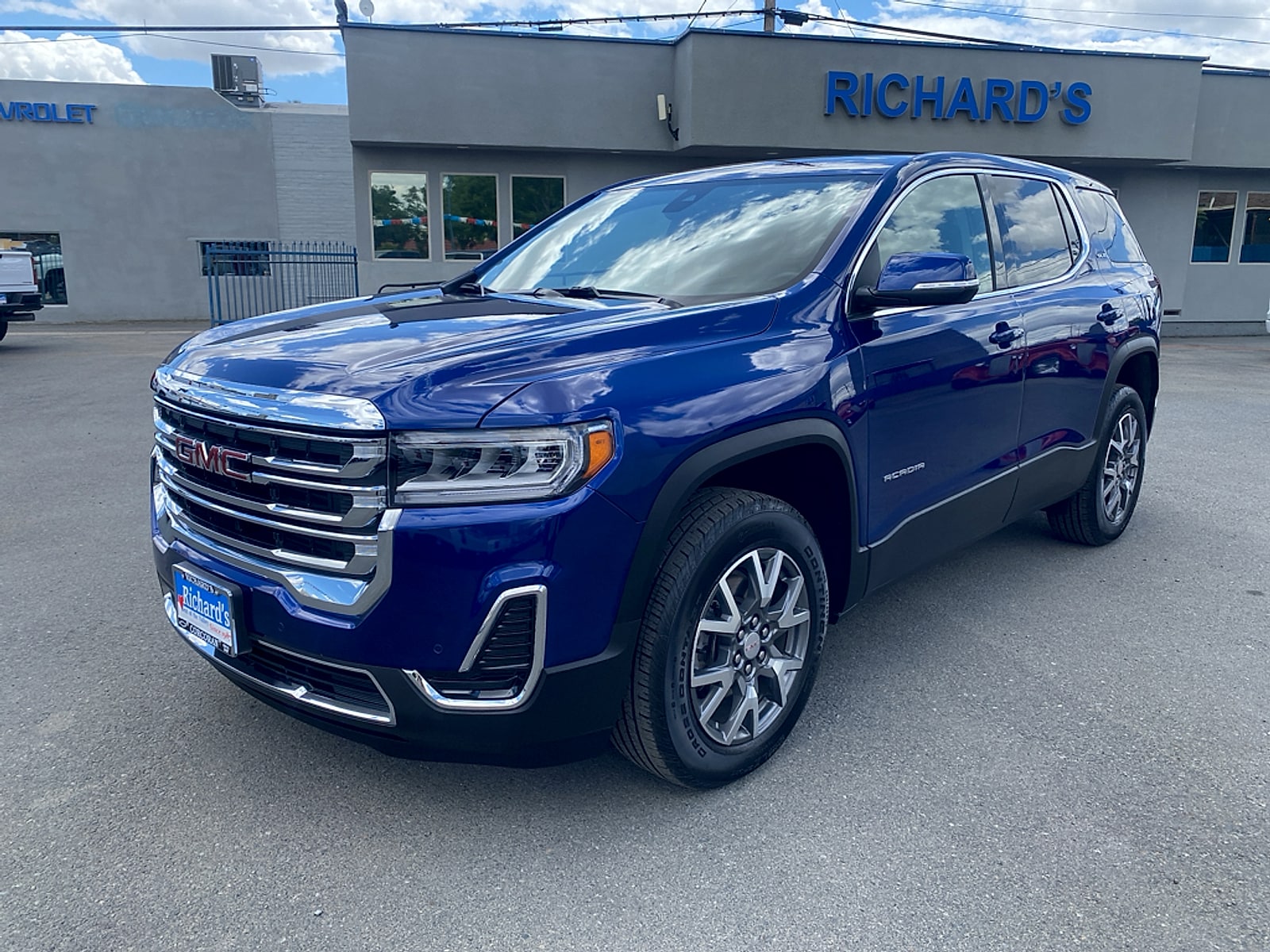 2023 GMC Acadia SLE - Photo 4
