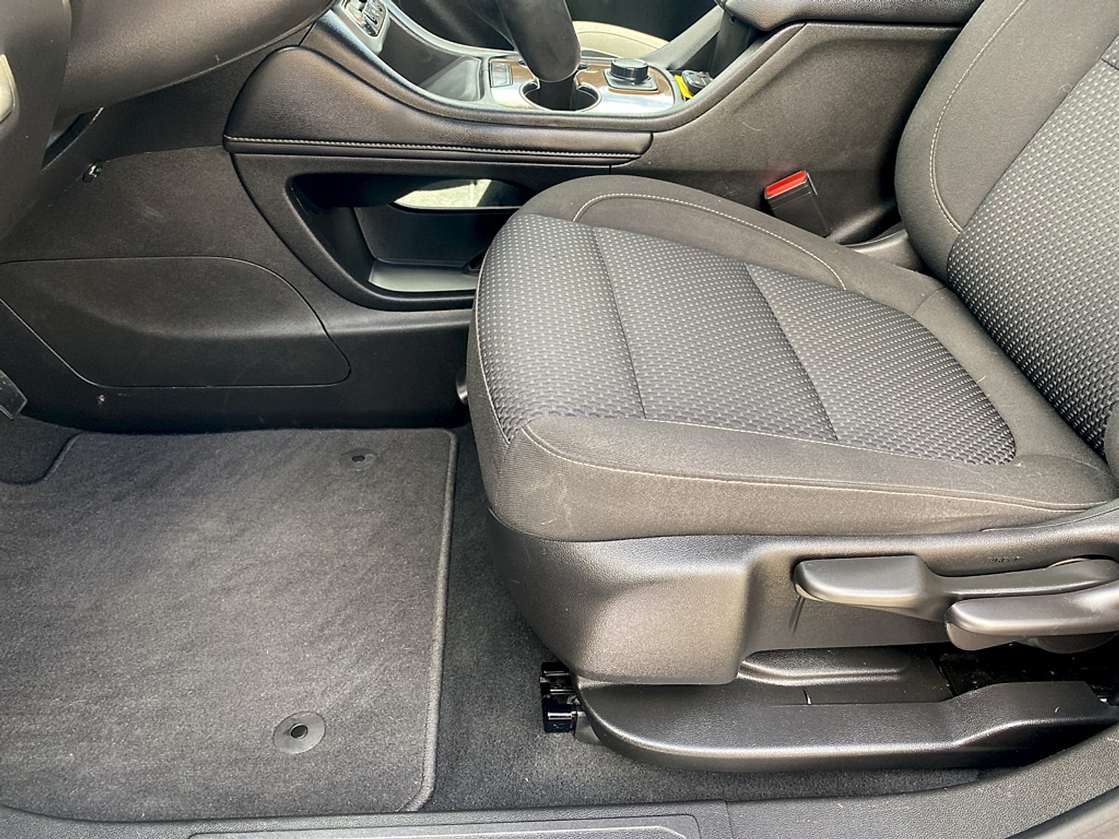 2023 GMC Acadia SLE - Photo 13