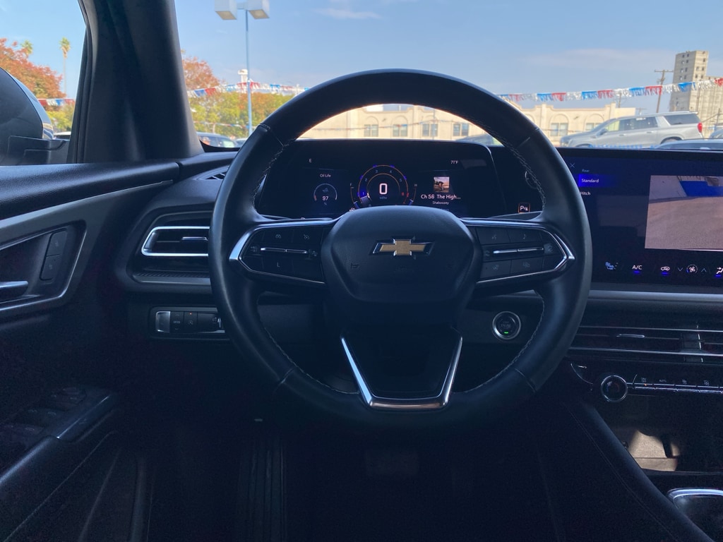 Used 2025 Chevrolet Traverse LT SUV