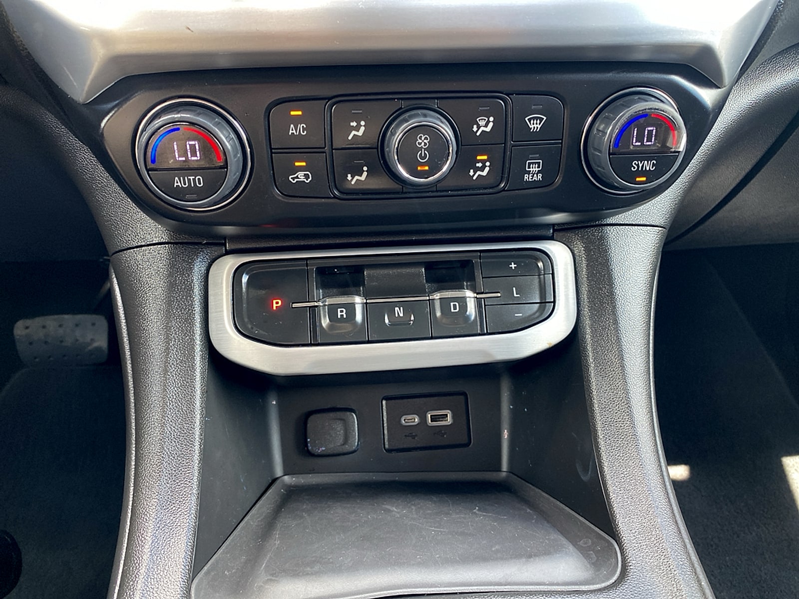 2023 GMC Acadia SLE - Photo 28