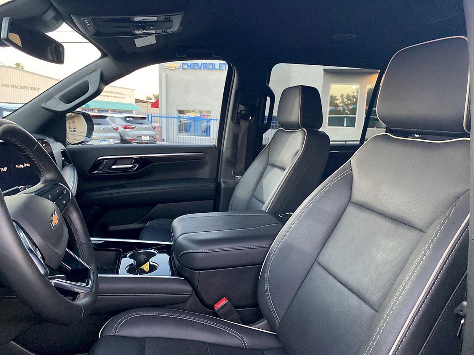 2025 Chevrolet Suburban Premier - Photo 23