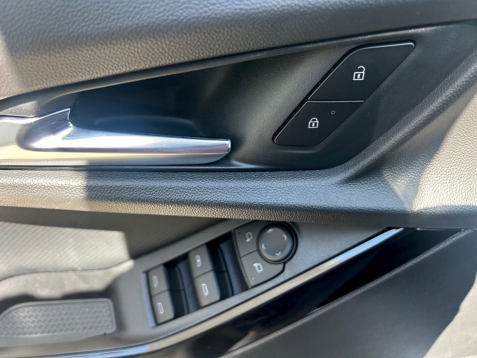 2027 Chevrolet Equinox LT - Photo 14