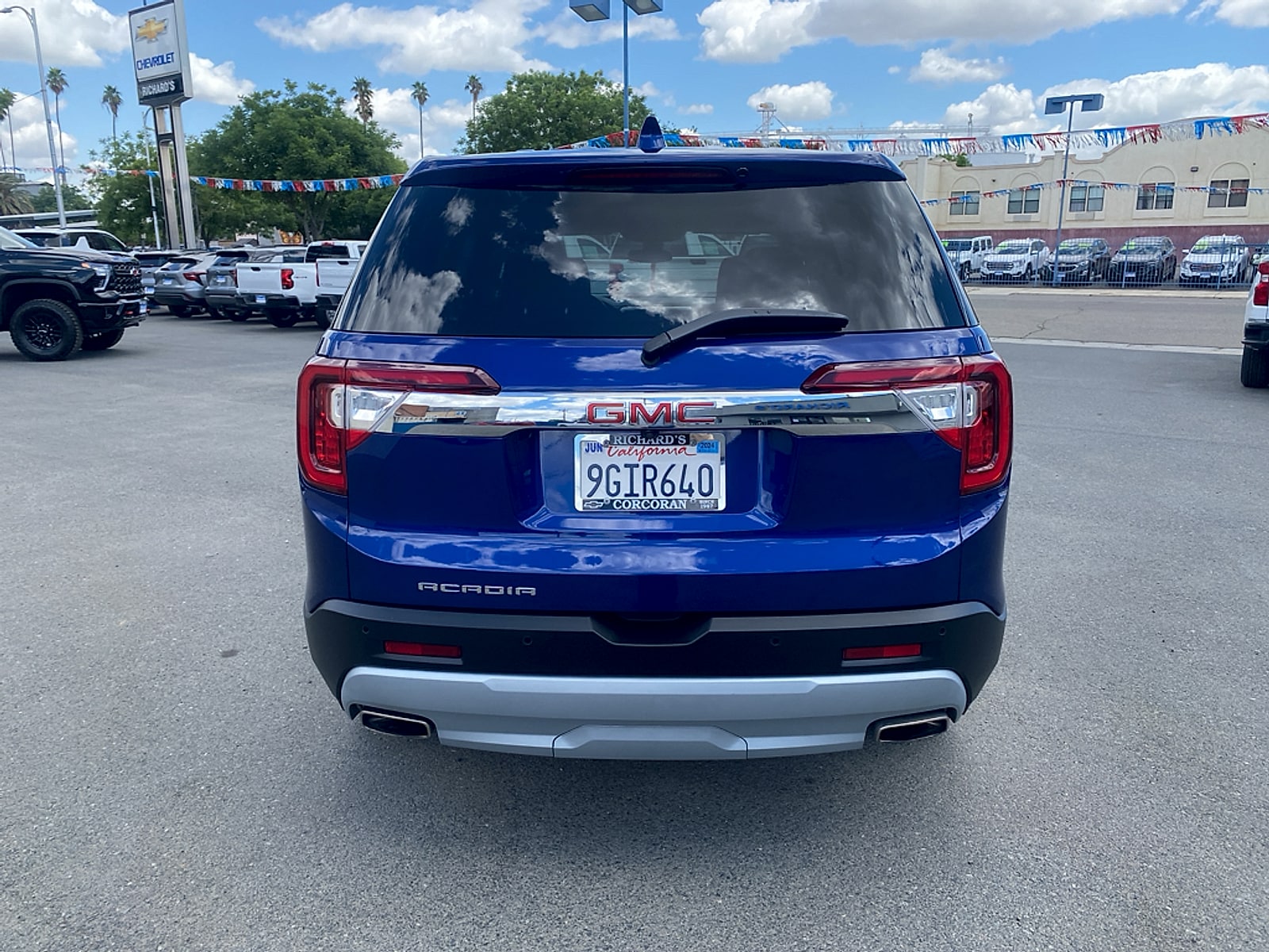 2023 GMC Acadia SLE - Photo 7