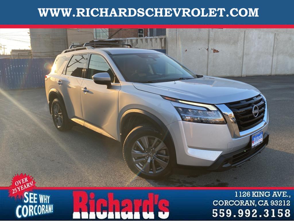 2022 Nissan Pathfinder SV's photo