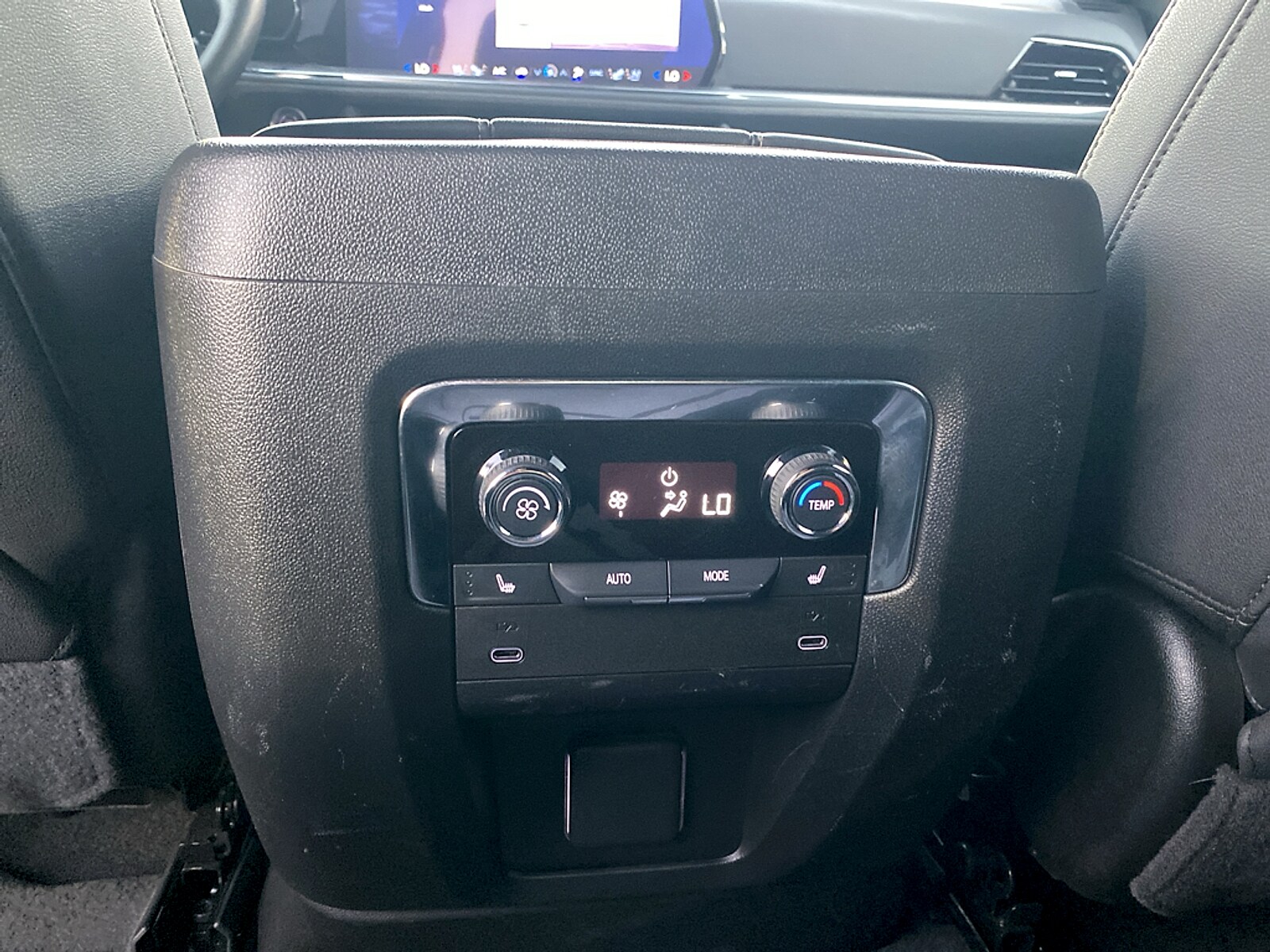 2025 Chevrolet Suburban Premier - Photo 25