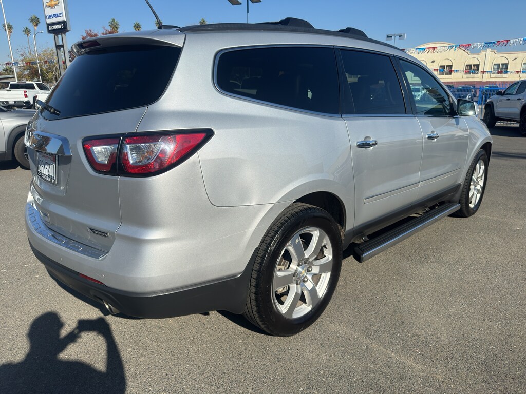 2017 Chevrolet Traverse Premier photo 3