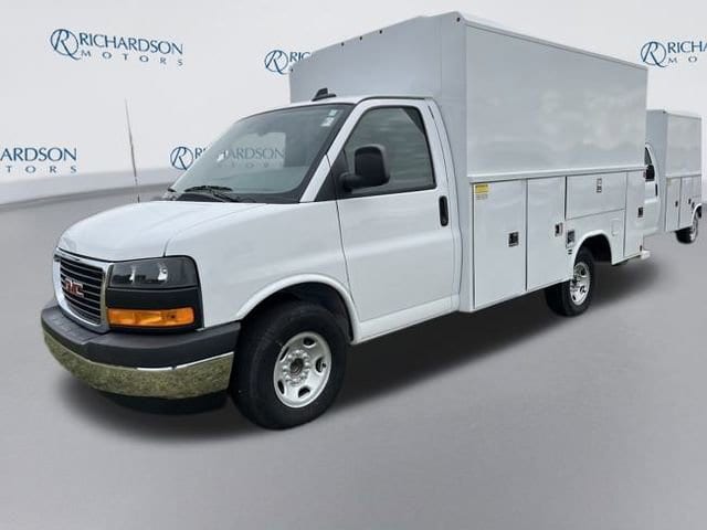 2025 GMC Savana Cutaway Work Van's photo